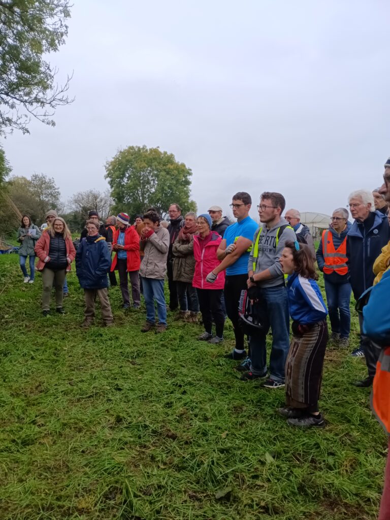 Sortie Visite Haies Bocagères à l'Accueillette - Public attentif 1