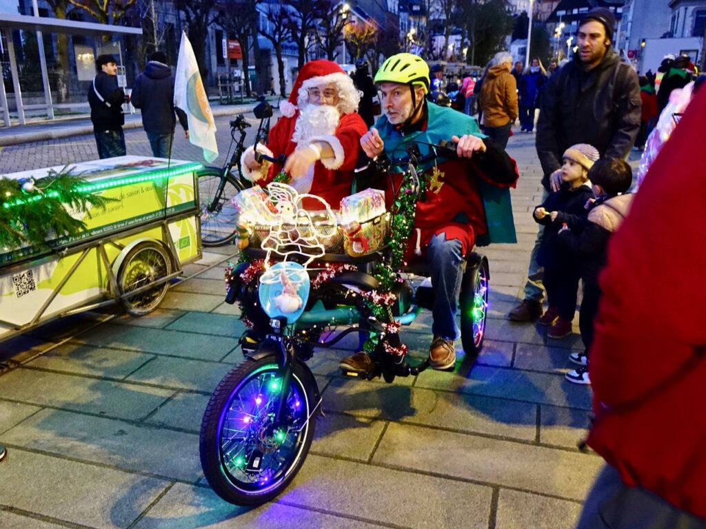 Véloparade Noël 2025 - Divers types de vélo