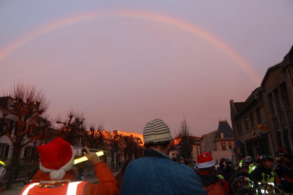Véloparade Noël 2025 - Ciel embrasé