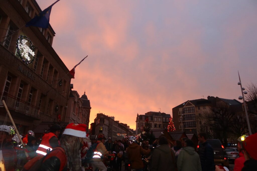 Véloparade Noël 2025 - Ciel embrasé